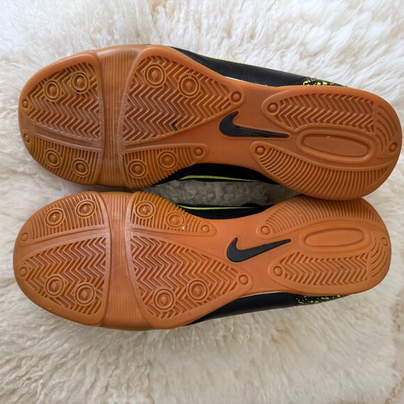 Nike Tiempo Indoor Soccer Shoes Black Volt Gum Sole Men’s 8.5 - Picture 2 of 7